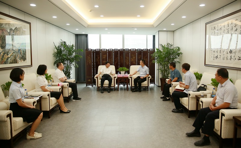 8月23日 公司黨委書記董事長姚衛(wèi)東會見澄城縣趙莊鎮(zhèn)黨委書記路陳軍一行.jpg